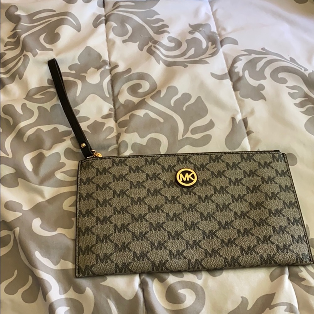 Wristlet
